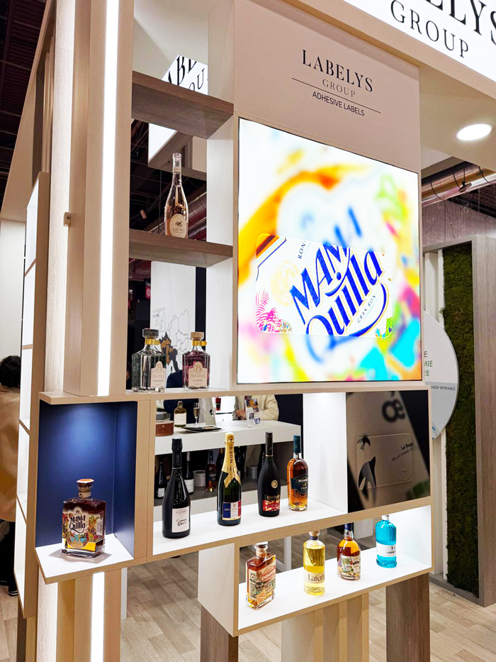 2_LABELYS-STAND-2025